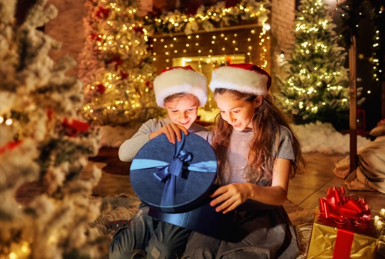 Gợi ý những món quà Giáng Sinh ý nghĩa cho bé