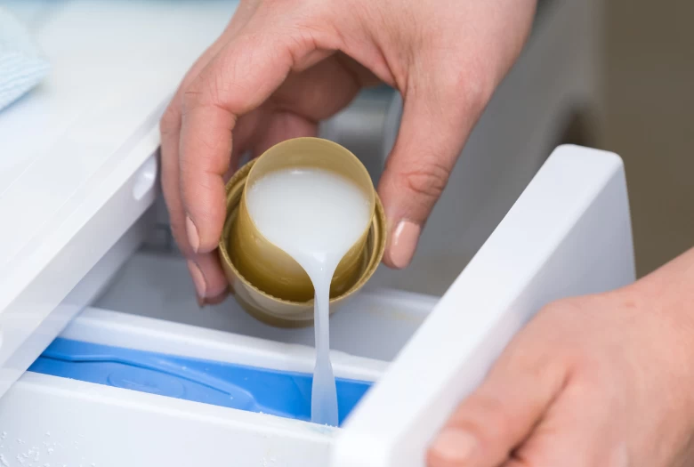 Nước xả vải Nhật còn giữ cho quần áo của bé luôn mềm mại và thơm tho